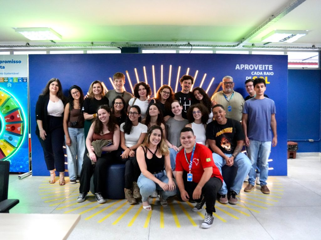 Jovens do FGV aprendendo sobre economia verde.